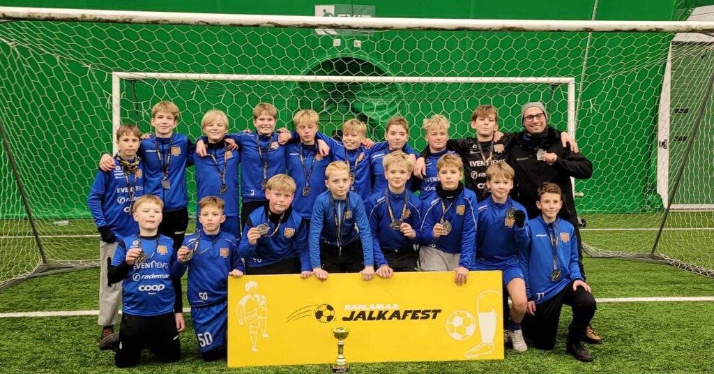 2013 Sinine saavutas Raplamaa Jalkafestil II koha