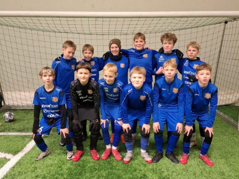 2013 valge grupi poisid osalesid Flora Cupil