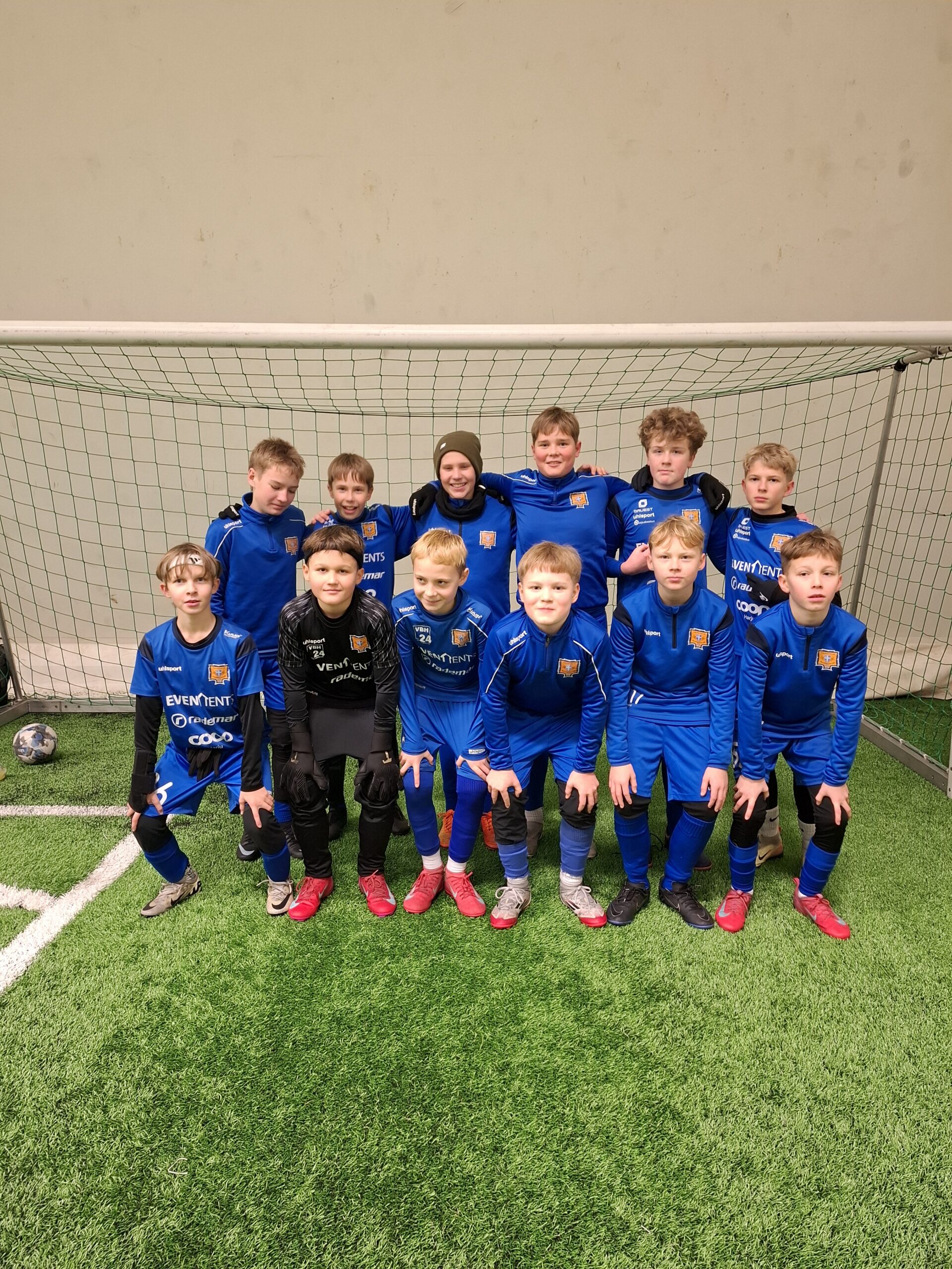 2013 valge grupi poisid osalesid Flora Cupil