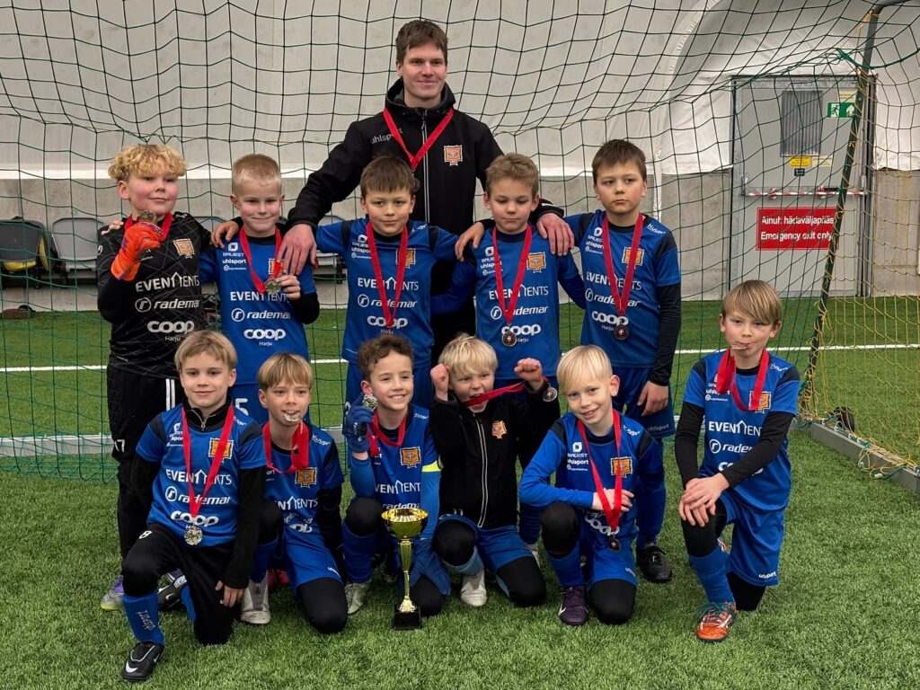 2017 sinised tulid Kindluse cupilt koju hõbemedalitega