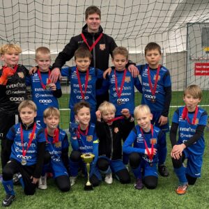 2017 sinised tulid Kindluse cupilt koju hõbemedalitega