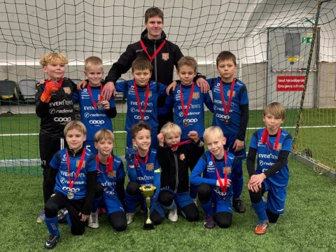 2017 sinised tulid Kindluse cupilt koju hõbemedalitega