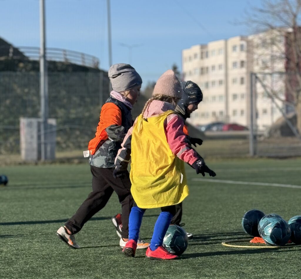 Jalgpallitrennid 2019/2020 sünniaastaga lastele Tabasalu staadionil